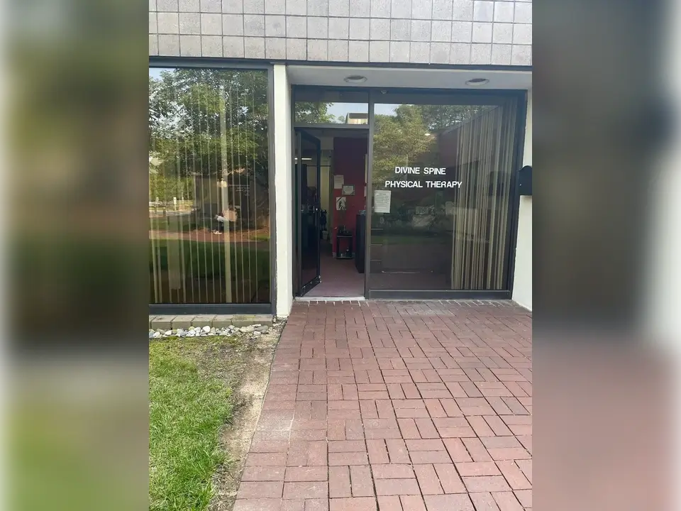Divine-SPine-Physical-Therapy-Monroe-NJ-Slide (1)